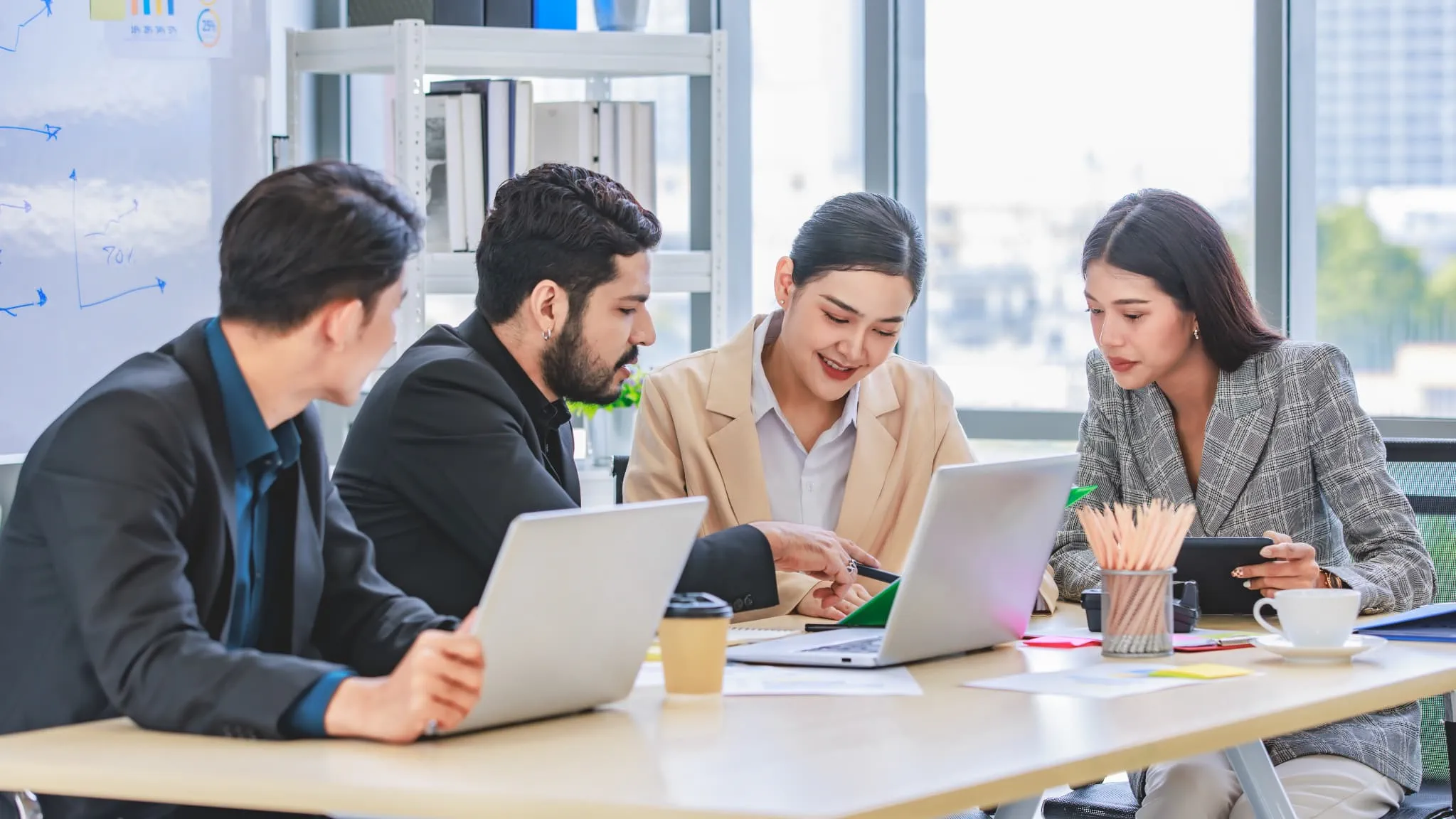 外国人労働者問題の現状と課題を徹底解説!企業に求められる準備と対策とは? 外国人労働者問題の現状と課題を徹底解説!企業に求められる準備と対策とは?