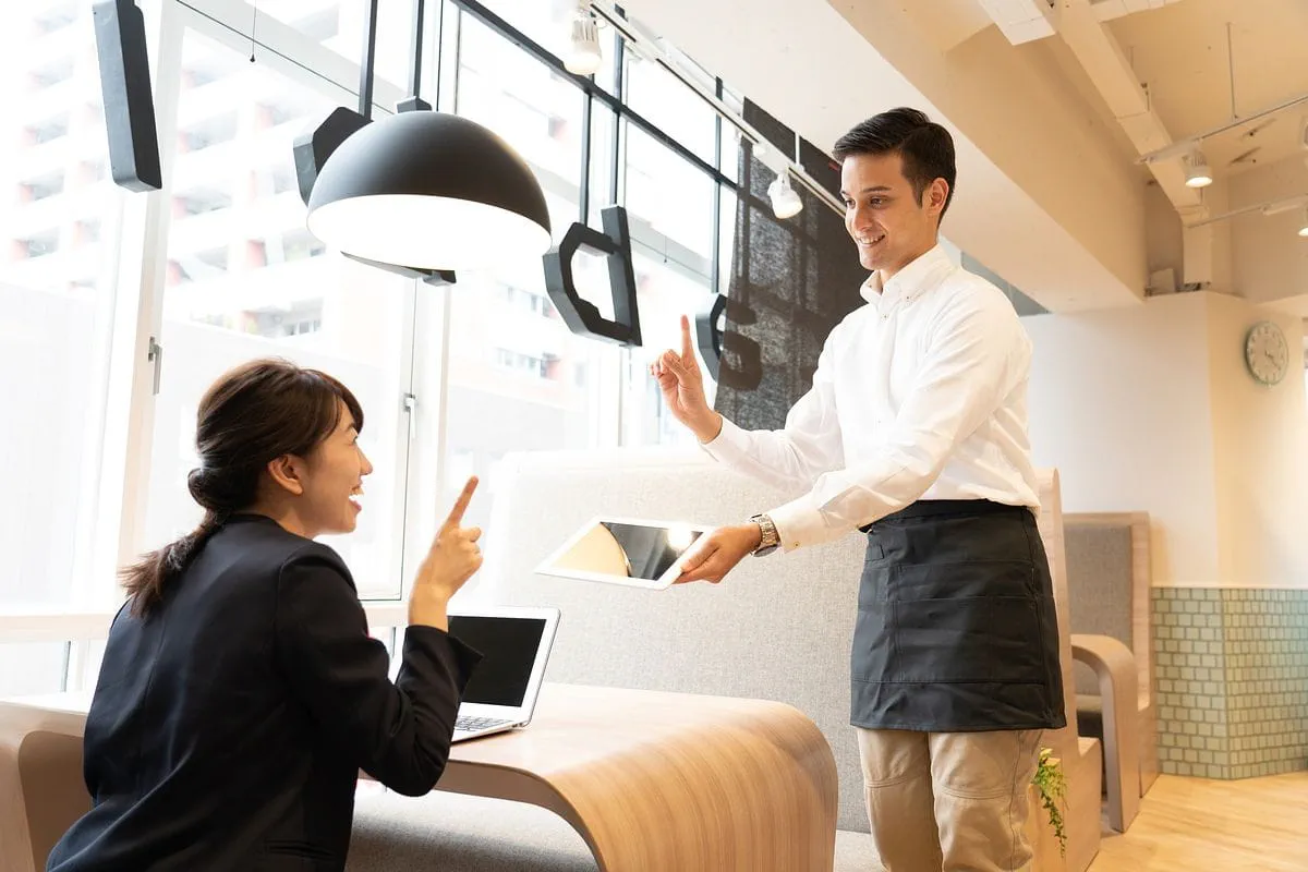 【新規受け入れ停止】特定技能「外食業」とは？制度の詳細と運用見直しの内容を紹介