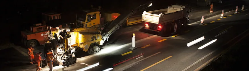 Un chantier routier de nuit