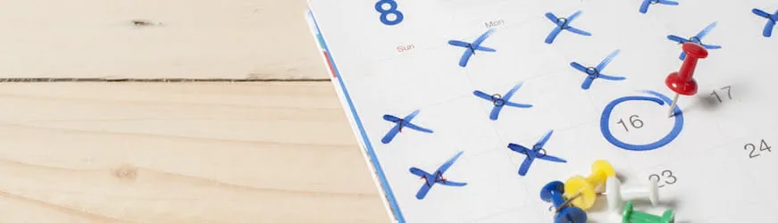 un agenda avec des jours cochés, pour compter le préavis à respecter lorsqu’on cherche un emploi alors qu’on travaille déjà