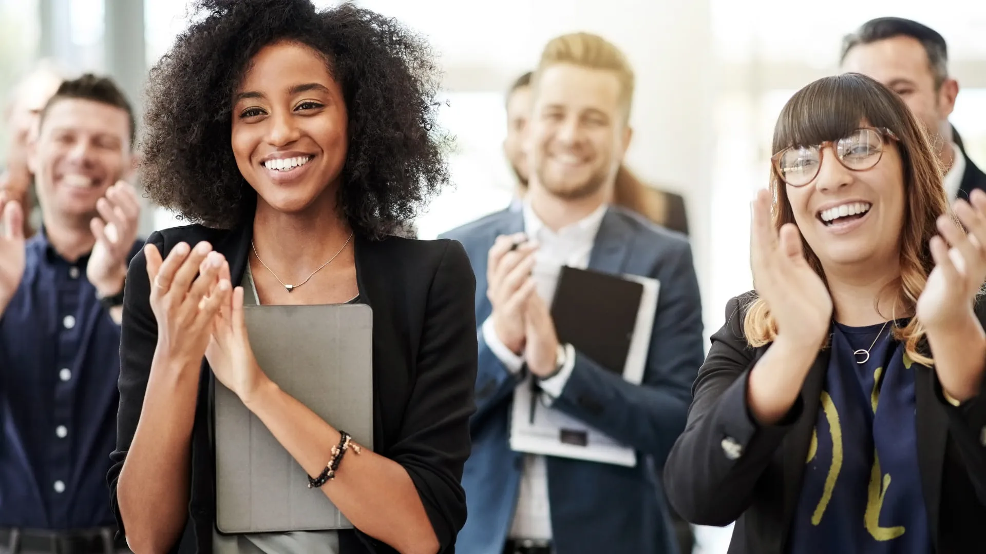 les employés applaudissent les employés applaudissent