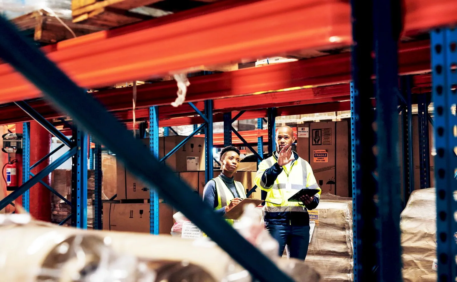 Mitarbeiter im Logistiklager Mitarbeiter im Logistiklager