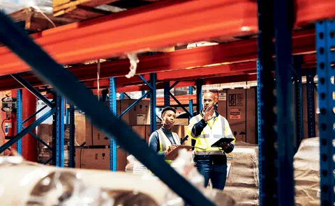 Mitarbeiter im Logistiklager Mitarbeiter im Logistiklager