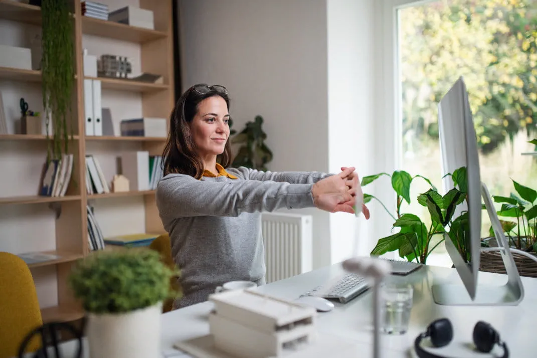 Mitarbeiterin im Home-Office Mitarbeiterin im Home-Office