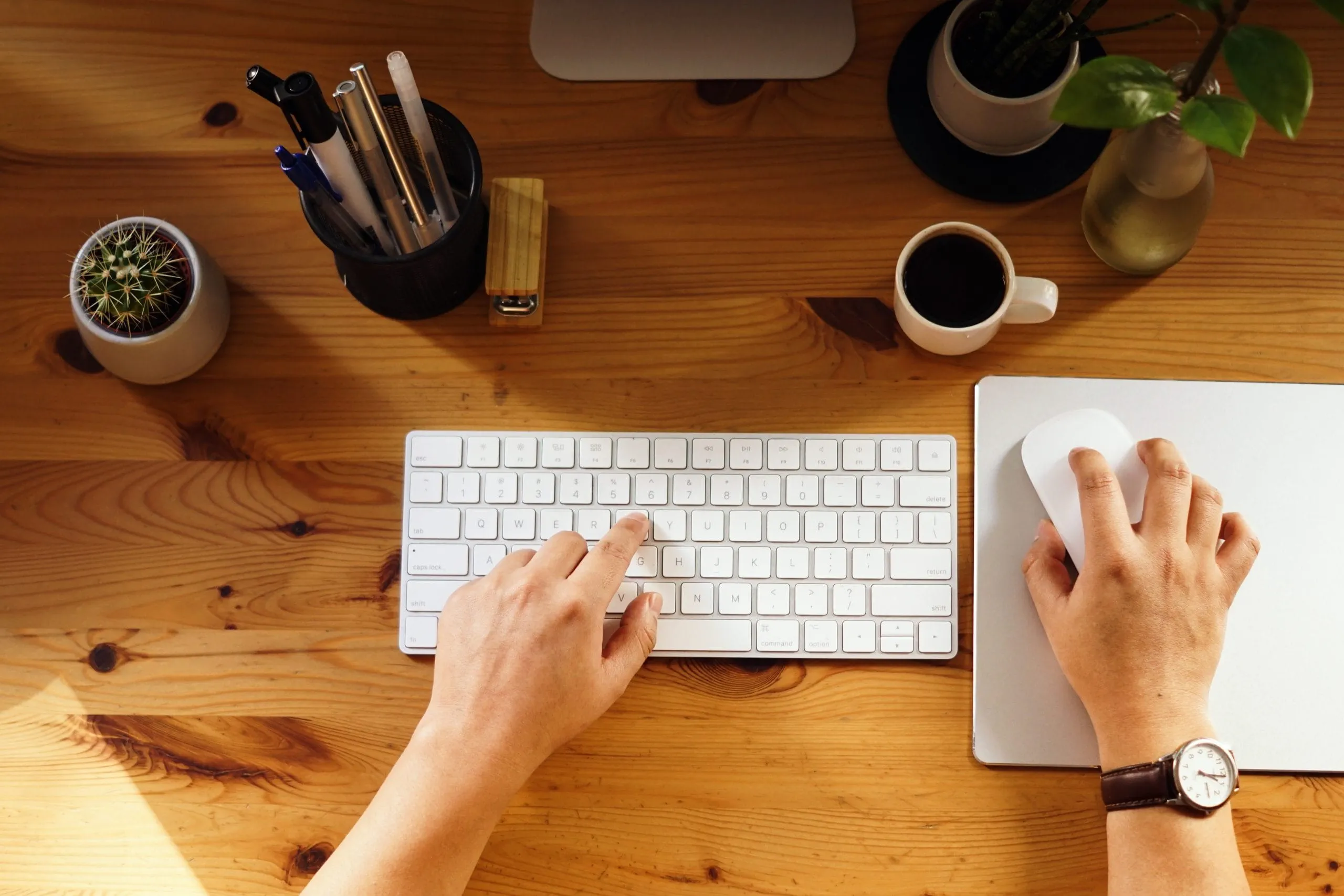 closeup-shot-entrepreneur-working-from-home-doing-calculations-scaled