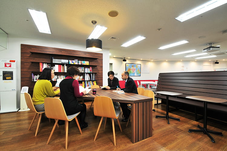 東京支社内ブックカフェ