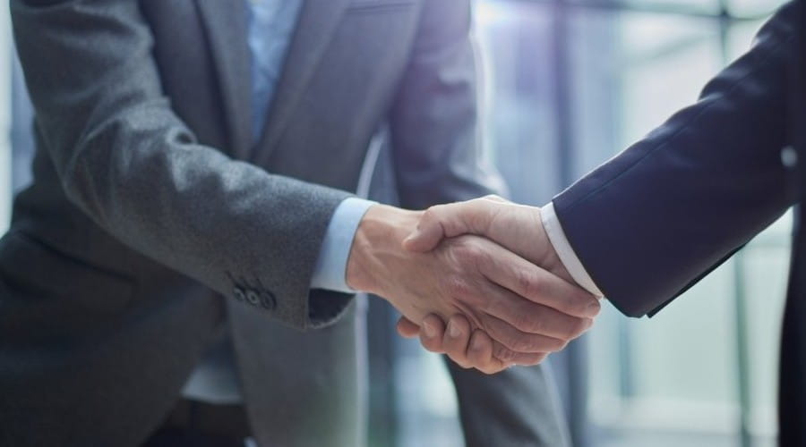 派遣と出向の違いとは？それぞれの特徴と企業の活用メリットを解説