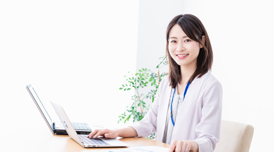 自社採用の経験者やノウハウもなく、限られた予算で全国数十名の採用を成功