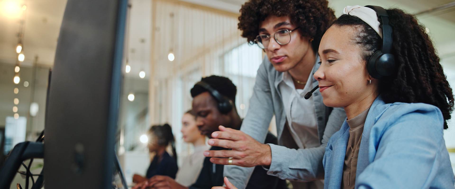 Salariée en parcours d’insertion accompagné pour développer ses compétences et accéder à un emploi durable grâce au dispositif CIPI.