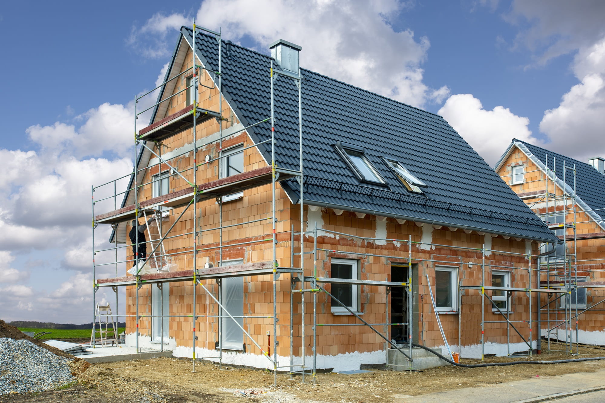 Der Bau eines neuen Hauses ist im Gange. Der Bau eines neuen Hauses ist im Gange.