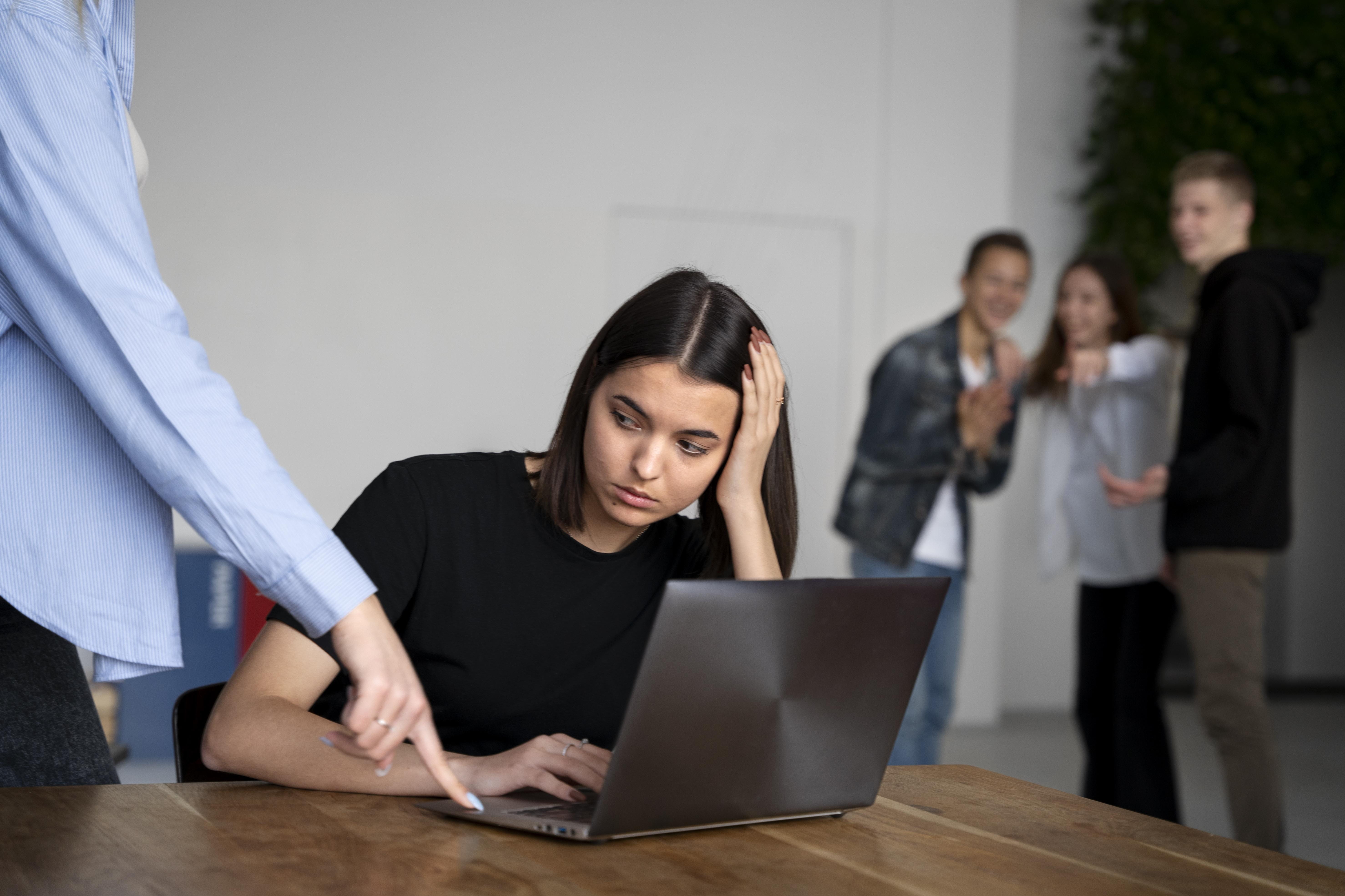 8 RECOMENDACIONES PARA PREVENIR EL ACOSO LABORAL 8 RECOMENDACIONES PARA PREVENIR EL ACOSO LABORAL