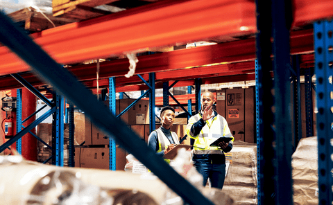 Mitarbeiter im Logistiklager