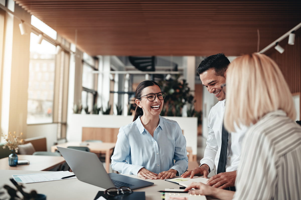 Mtarbeitende im Büro