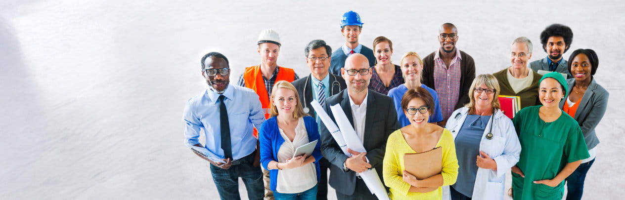 gruppe-von-personen-in-arbeitskleidung