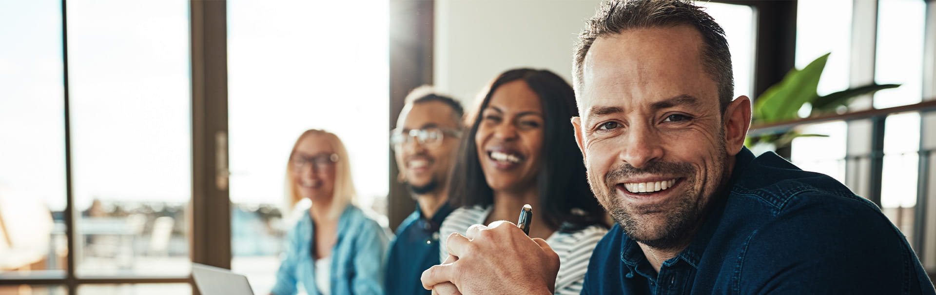 Header Recruitment Consultant: Bewirb dich bei Adecco!
