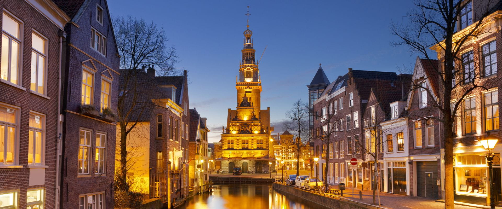 Verlichte kerk in alkmaar