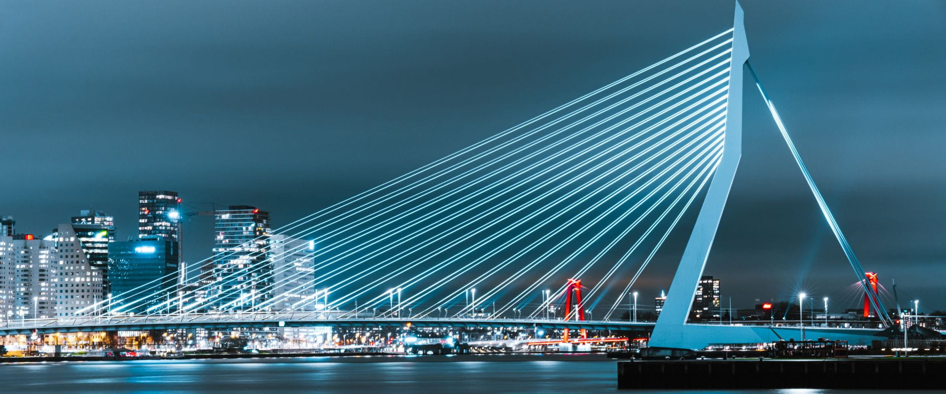 Verlichte Erasmusbrug Rotterdam