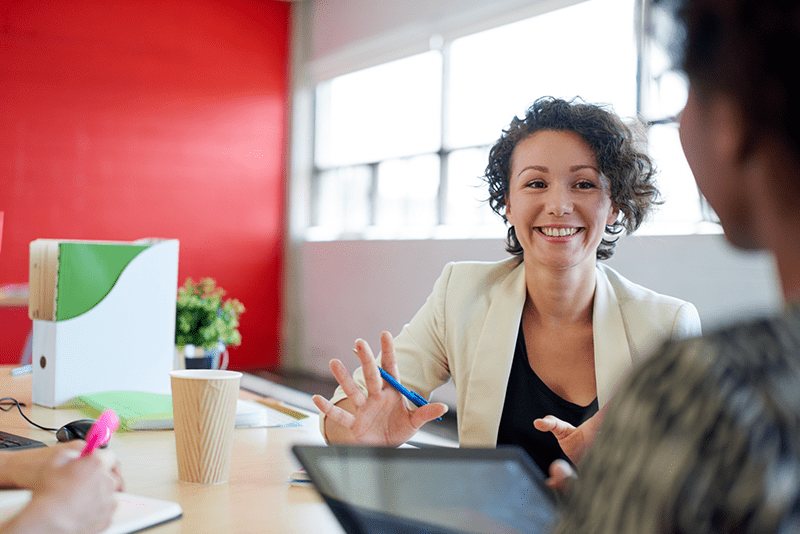 Professional discussing examples during a behavioural interview, demonstrating communication, leadership, and problem-solving skills using the STAR interview method.